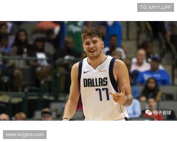 美媒调侃哈里森与东契奇谈笑风生 DSJ遭交易翌日离队 美媒调侃哈里森与东契奇谈笑风生 DSJ遭交易翌日离队